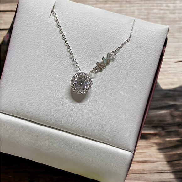 Elegant Silver Necklace with Crystal Pendant MK - Picture 1 of 1